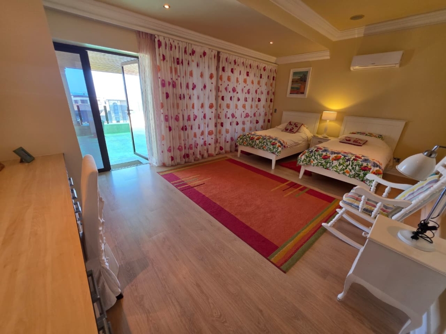 6 Bedroom Property for Sale in Myoli Beach Western Cape